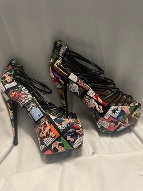 Bumper Comic-Print Strappy Platform Heels - Black Multi